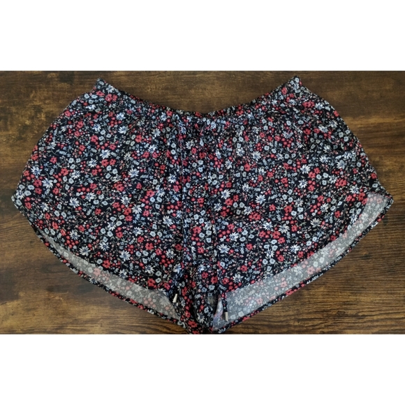 Short shorts from H&M! - Picture 2 of 4